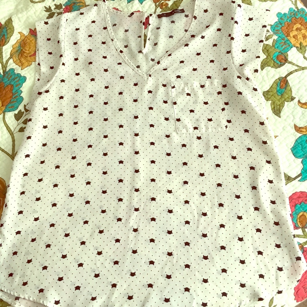 Adorable cap-sleeve chiffon kitty top